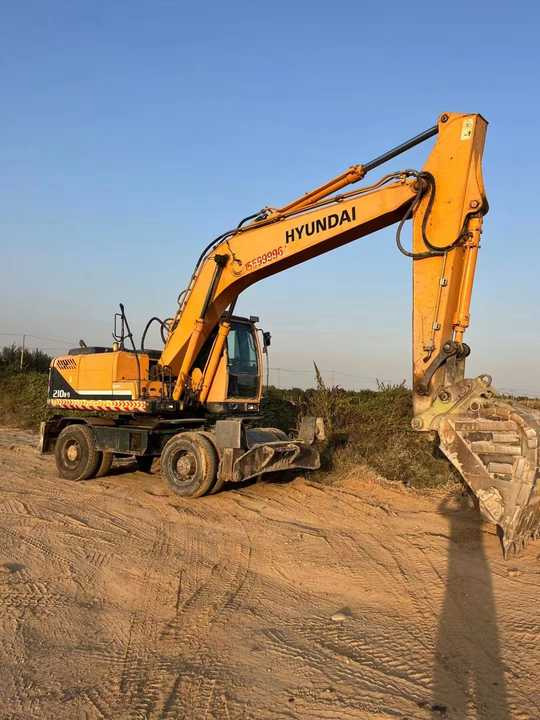 Well-Maintained Hyundai 210-9Used Wheel Excavator Construction Machine | No Major Repairs | Price Negotiable - Колёсный экскаватор: фото 4 Well-Maintained Hyundai 210-9Used Wheel Excavator Construction Machine | No Major Repairs | Price Negotiable - Колёсный экскаватор: фото 4