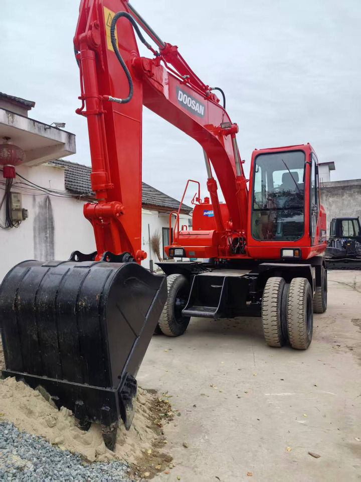 Doosan Used DH150W-7 wheeled excavator for sale at a low price. - Колёсный экскаватор: фото 4 Doosan Used DH150W-7 wheeled excavator for sale at a low price. - Колёсный экскаватор: фото 4
