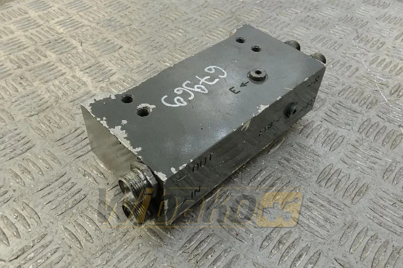 Liebherr 9885358 - Топливный фильтр для Строительной техники: фото 1 Liebherr 9885358 - Топливный фильтр для Строительной техники: фото 1