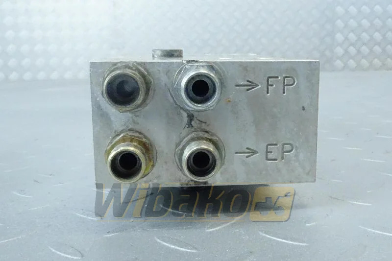 Liebherr 9885358 - Топливный фильтр для Строительной техники: фото 1 Liebherr 9885358 - Топливный фильтр для Строительной техники: фото 1