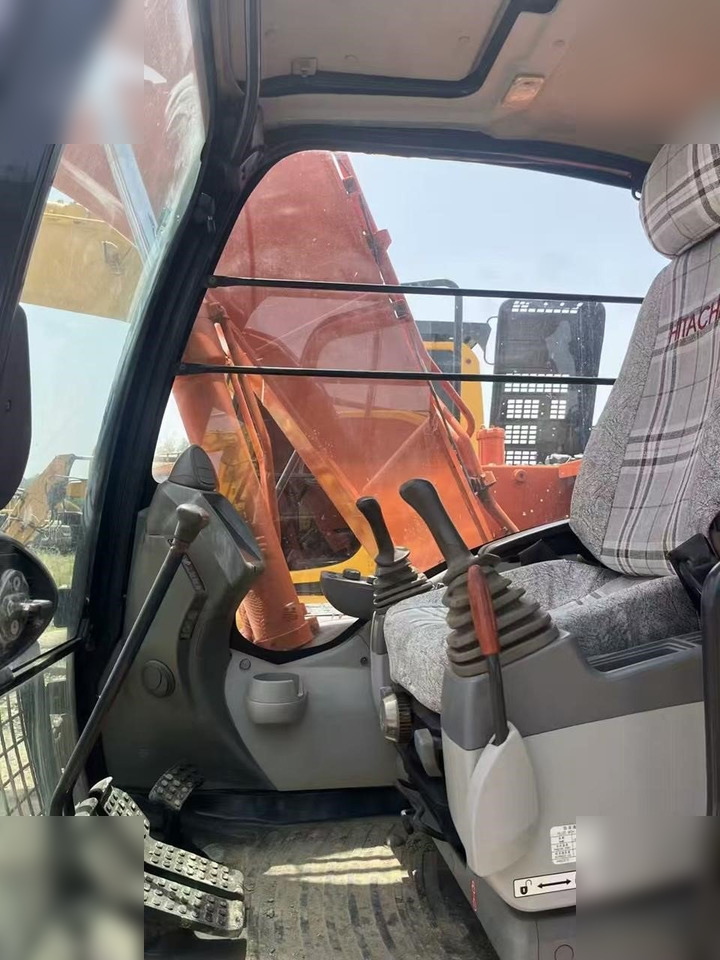 HITACHI ZX130 - Гусеничный экскаватор: фото 4 HITACHI ZX130 - Гусеничный экскаватор: фото 4
