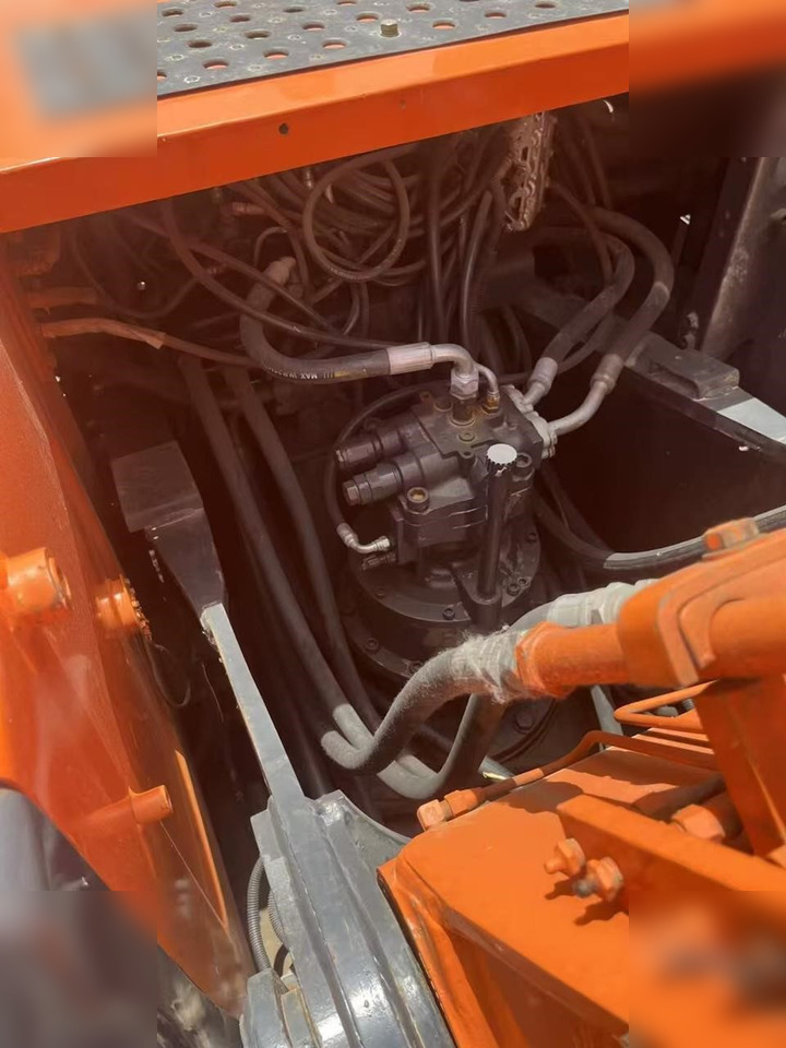 HITACHI ZX200 - Гусеничный экскаватор: фото 4 HITACHI ZX200 - Гусеничный экскаватор: фото 4