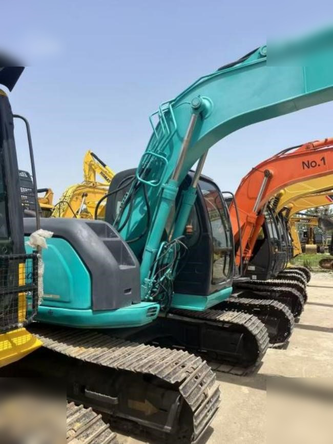 KOBELCO SK135SR - Гусеничный экскаватор: фото 2 KOBELCO SK135SR - Гусеничный экскаватор: фото 2