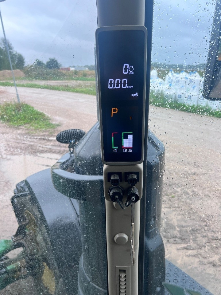 Трактор John Deere 8320R: фото 8