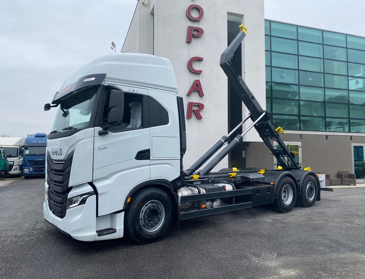 IVECO S-WAY AS260S48 - Грузовик: фото 1 IVECO S-WAY AS260S48 - Грузовик: фото 1