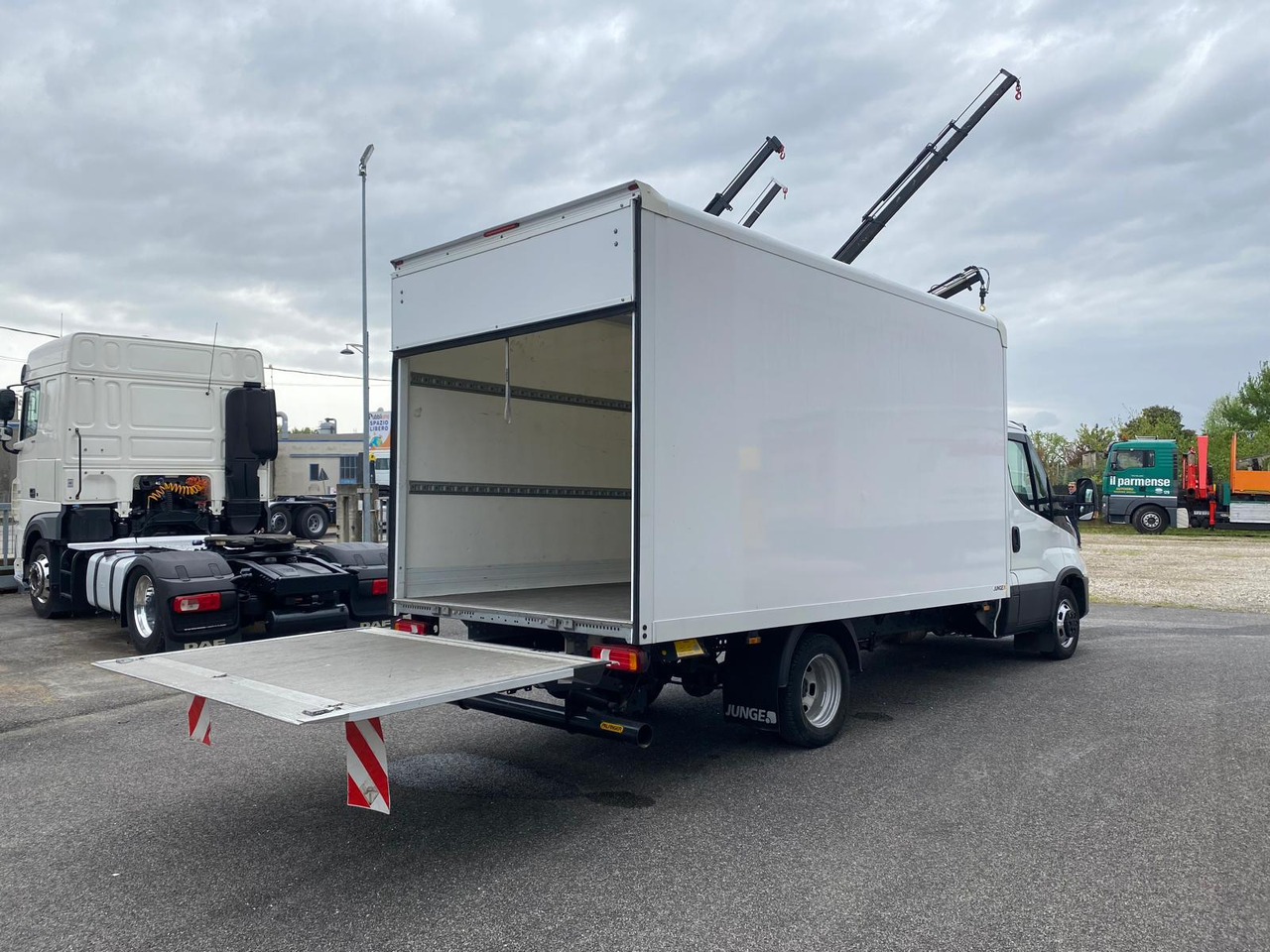 IVECO DAILY 35C16 - Фургон с закрытым кузовом: фото 4 IVECO DAILY 35C16 - Фургон с закрытым кузовом: фото 4