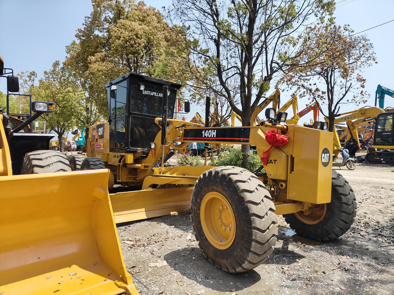 CATERPILLAR 140H construction machine good price in stock - Грейдер: фото 1 CATERPILLAR 140H construction machine good price in stock - Грейдер: фото 1