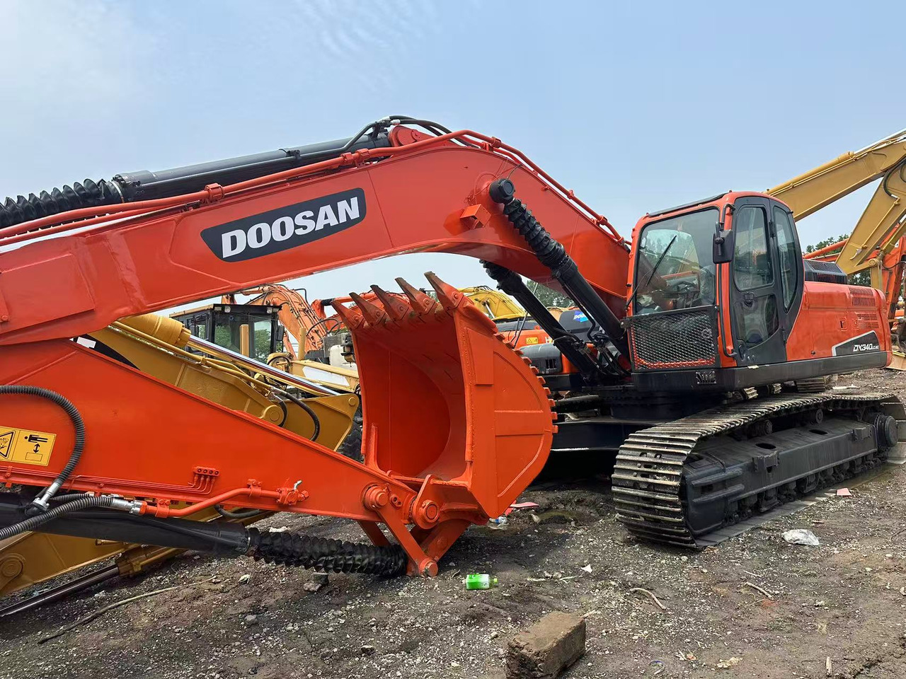 DOOSAN dx340 low working hours good price in stock for sale - Гусеничный экскаватор: фото 4 DOOSAN dx340 low working hours good price in stock for sale - Гусеничный экскаватор: фото 4