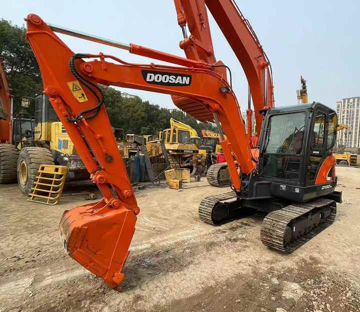 Second Hand Doosan Dx-60 Excavator for Sale - Гусеничный экскаватор: фото 1 Second Hand Doosan Dx-60 Excavator for Sale - Гусеничный экскаватор: фото 1