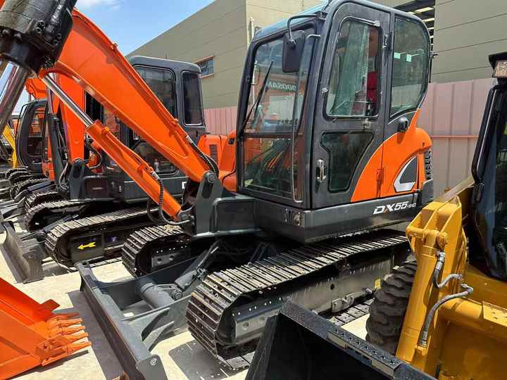 USED Doosan Dx55 Mini Excavator with Good Condition for Sale - Мини-экскаватор: фото 3 USED Doosan Dx55 Mini Excavator with Good Condition for Sale - Мини-экскаватор: фото 3
