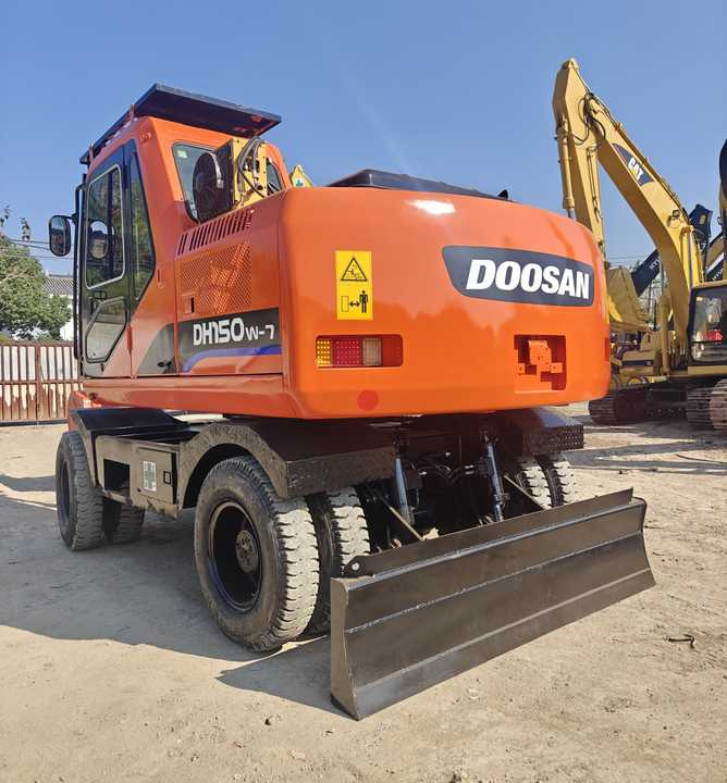 Used Doosan DH150W-7 Model Wheel Excavator Second Hand Machine Popular Brand Korean Doosan Hydraulic Machinery - Колёсный экскаватор: фото 3 Used Doosan DH150W-7 Model Wheel Excavator Second Hand Machine Popular Brand Korean Doosan Hydraulic Machinery - Колёсный экскаватор: фото 3