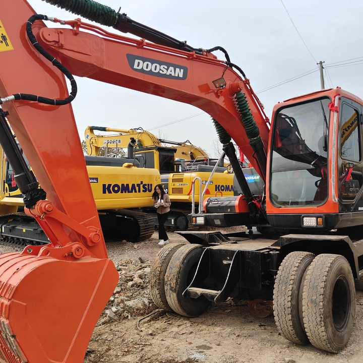 Used Original Doosan Dx150w-9 Wheel Excavator for Sale - Колёсный экскаватор: фото 4 Used Original Doosan Dx150w-9 Wheel Excavator for Sale - Колёсный экскаватор: фото 4