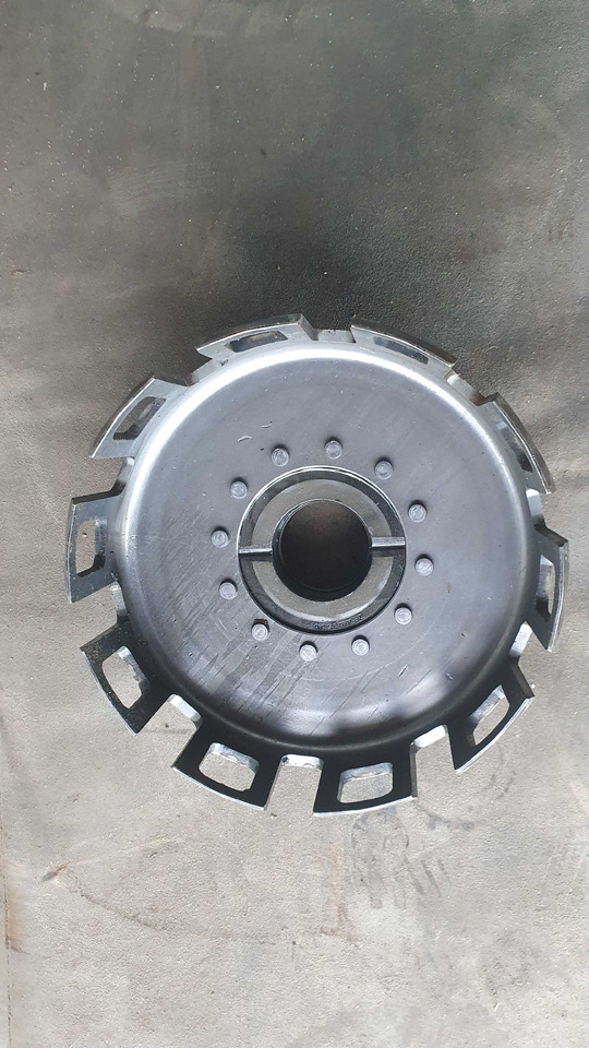 Kosz sprzęgła Deutz Fahr Same 0.900.0883.9 0.010.2911.0 - Запчасти для Сельскохозяйственной техники: фото 1 Kosz sprzęgła Deutz Fahr Same 0.900.0883.9 0.010.2911.0 - Запчасти для Сельскохозяйственной техники: фото 1