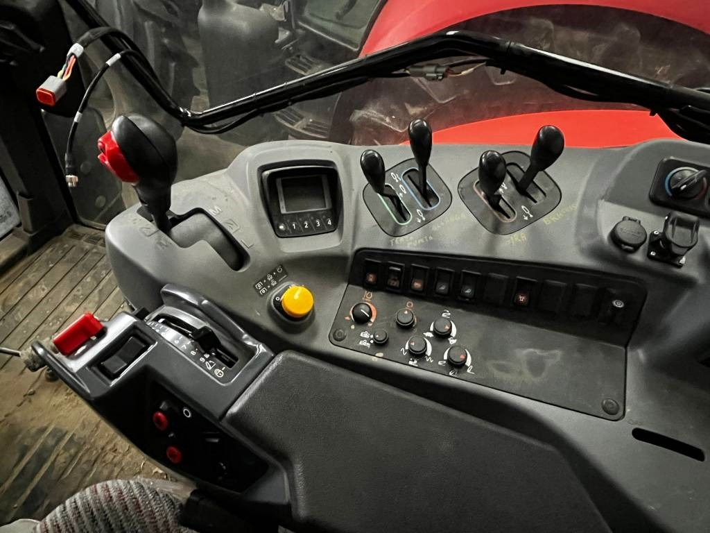 Трактор Kubota M 6-141: фото 9