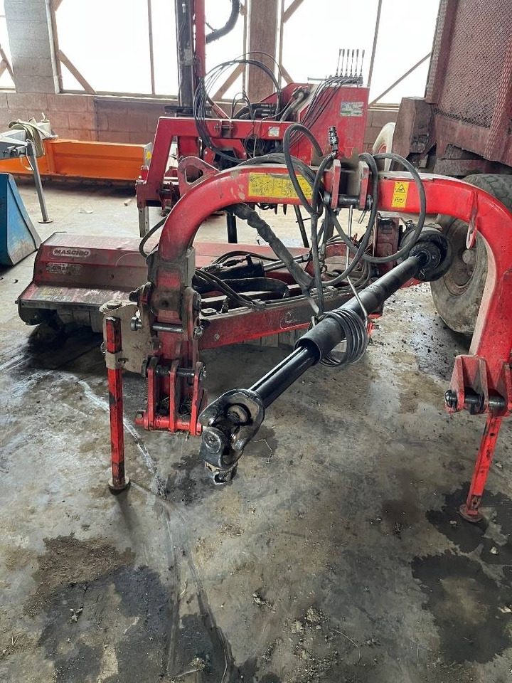 Maschio Giraffa 185 - Боковая косилка-измельчитель: фото 1 Maschio Giraffa 185 - Боковая косилка-измельчитель: фото 1