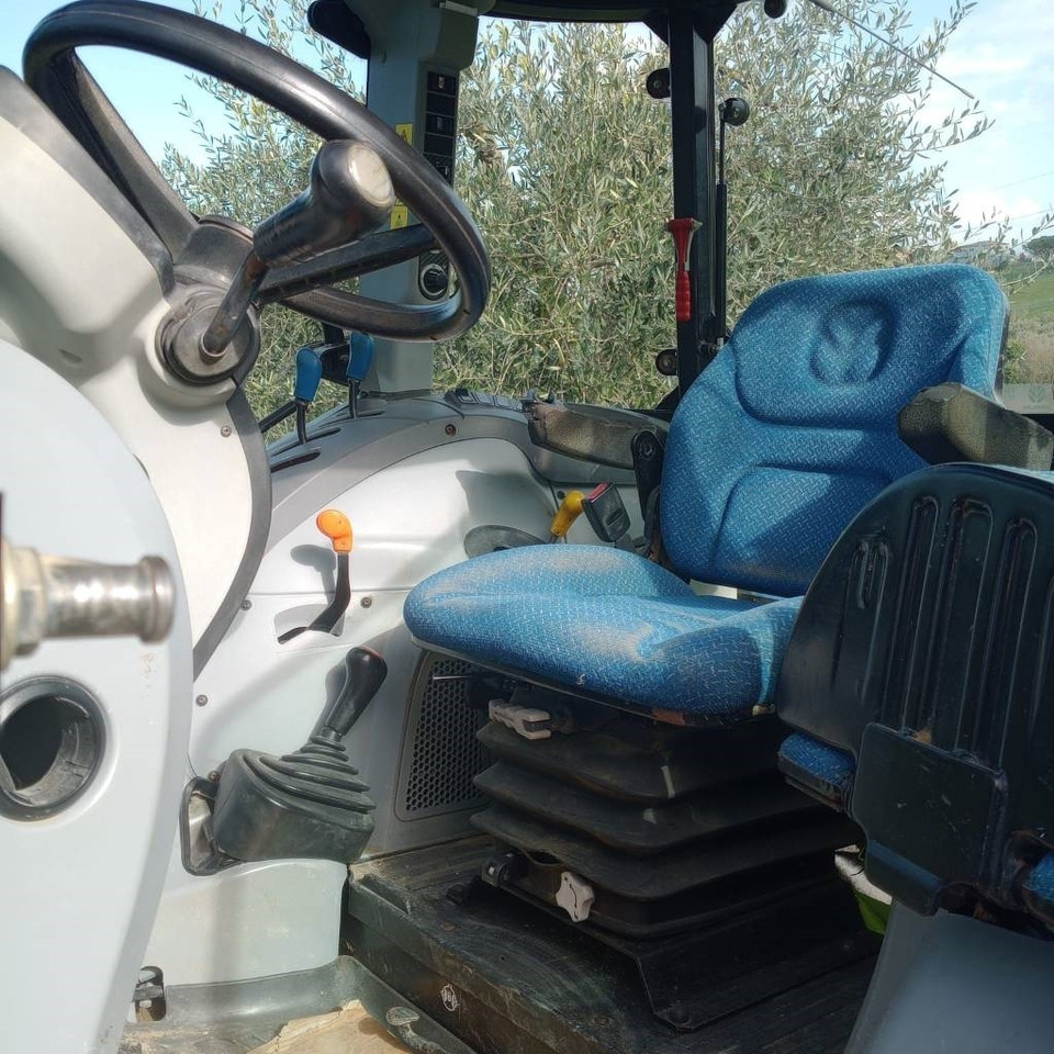 New Holland T 4.55 - Трактор: фото 3 New Holland T 4.55 - Трактор: фото 3