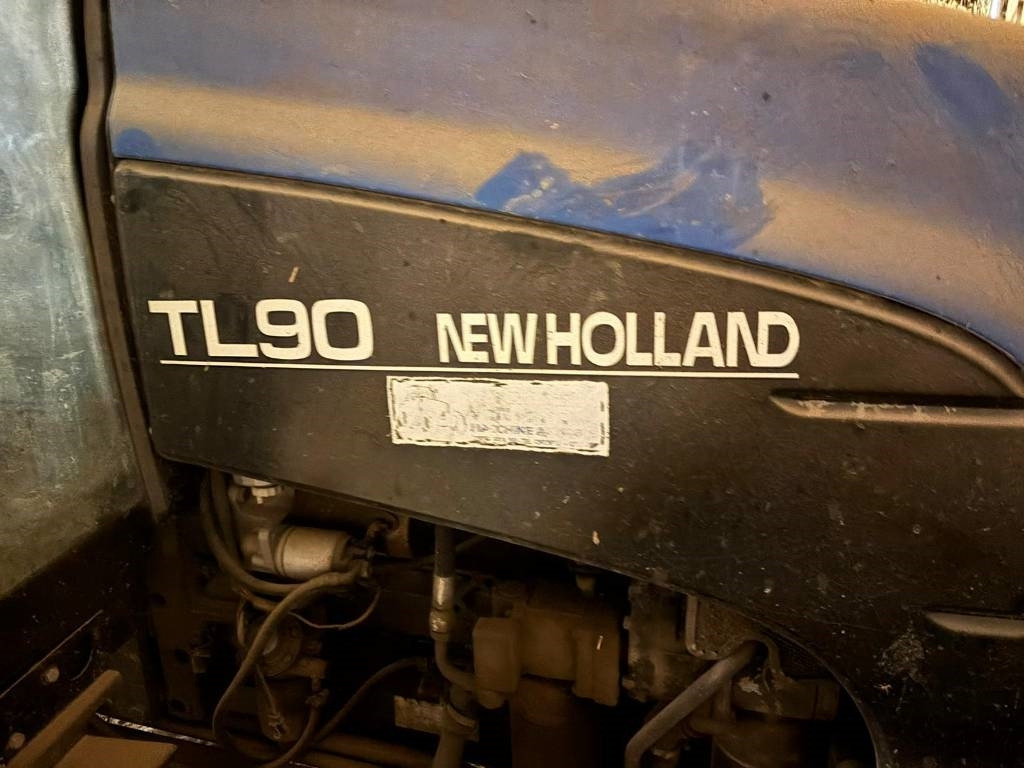 New Holland TL 90 - Трактор: фото 2 New Holland TL 90 - Трактор: фото 2