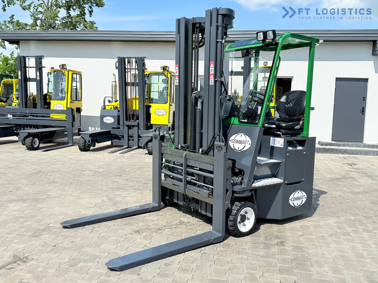COMBILIFT CB2500 / DIESEL / EXTENDABLE FORKS / TRIPLEX / 5500MM / FREE LIFT / SIDE SHIFT / FORK POSITIONER / LIKE NEW - Четырехсторонний погрузчик: фото 1 COMBILIFT CB2500 / DIESEL / EXTENDABLE FORKS / TRIPLEX / 5500MM / FREE LIFT / SIDE SHIFT / FORK POSITIONER / LIKE NEW - Четырехсторонний погрузчик: фото 1