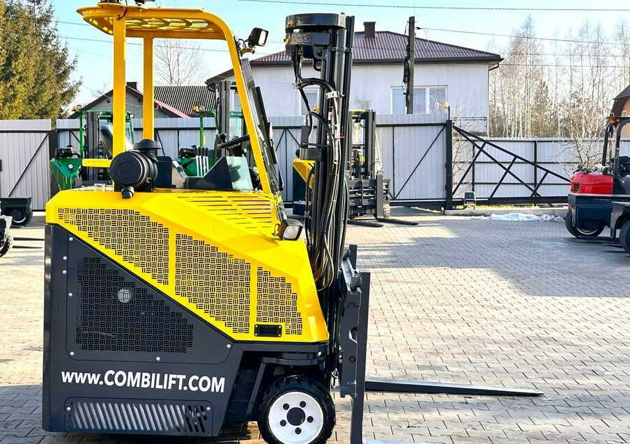 Combilift C2500CB - DIESEL - TRIPLEX - 2018 - LIKE NEW - Четырехсторонний погрузчик: фото 3 Combilift C2500CB - DIESEL - TRIPLEX - 2018 - LIKE NEW - Четырехсторонний погрузчик: фото 3
