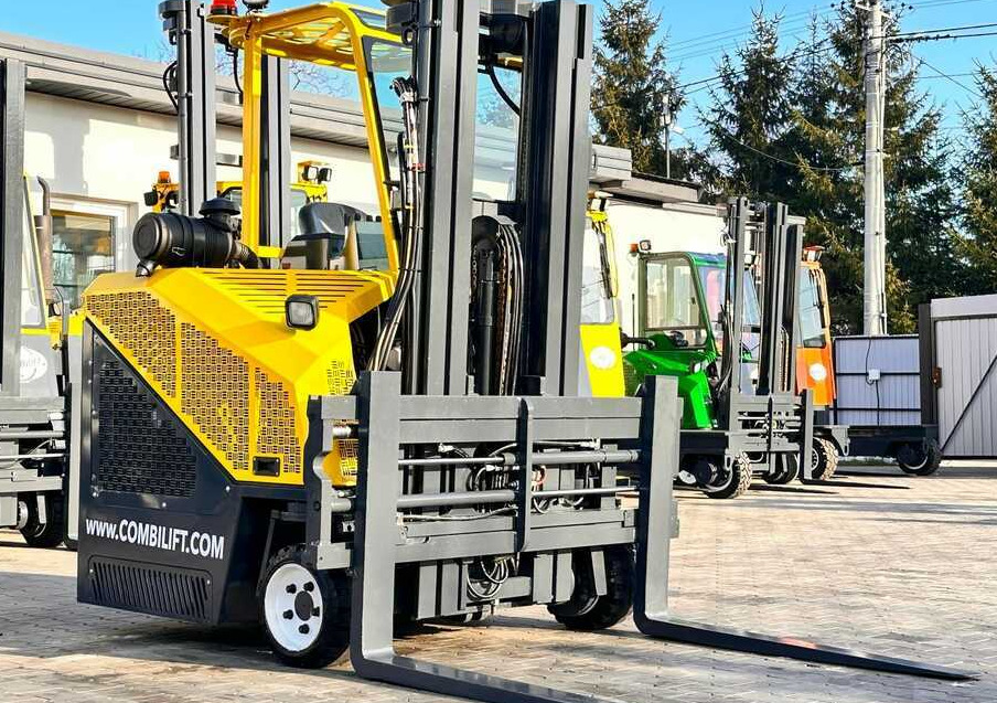 Combilift C2500CB - DIESEL - TRIPLEX - 2018 - LIKE NEW - Четырехсторонний погрузчик: фото 1 Combilift C2500CB - DIESEL - TRIPLEX - 2018 - LIKE NEW - Четырехсторонний погрузчик: фото 1