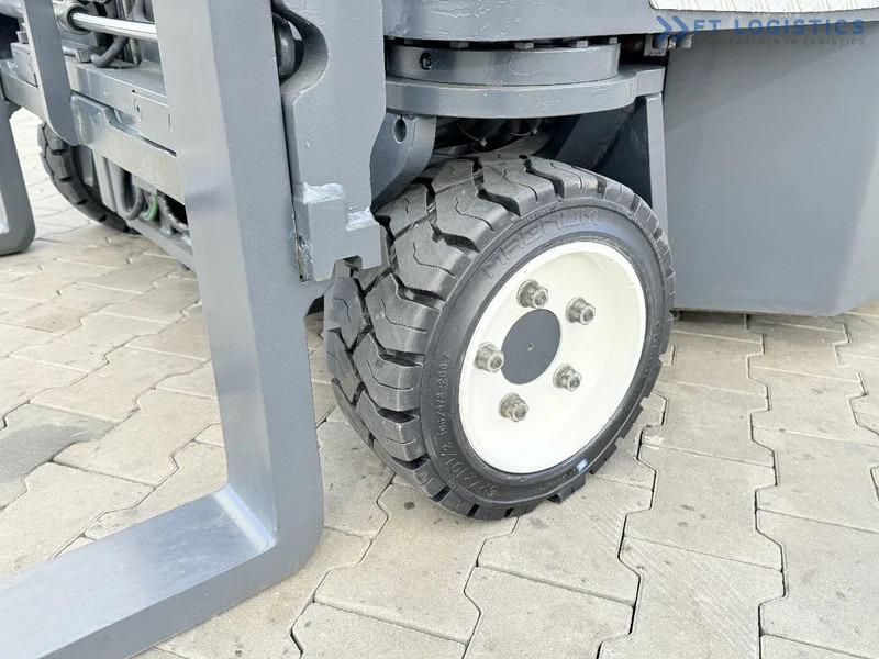 Combilift C3000CB / GAS / TRIPLEX 4900MM / FREE LIFT / FORK POSITIONER / SIDE SHIFT / EXCELLENT CONDITION / Wide range of four-way and sid - Четырехсторонний погрузчик: фото 4 Combilift C3000CB / GAS / TRIPLEX 4900MM / FREE LIFT / FORK POSITIONER / SIDE SHIFT / EXCELLENT CONDITION / Wide range of four-way and sid - Четырехсторонний погрузчик: фото 4