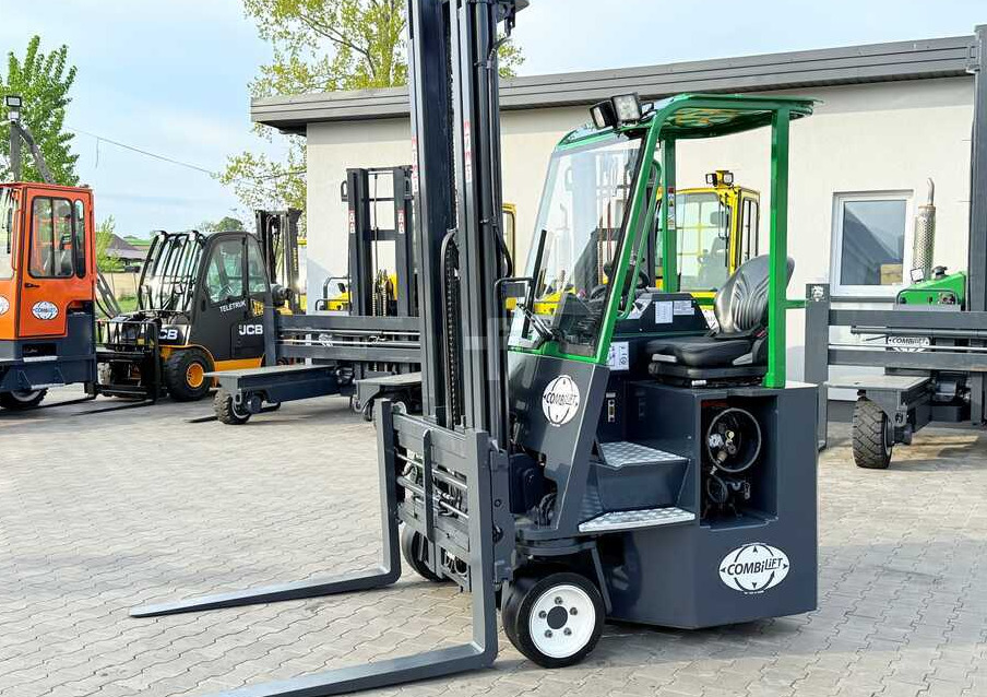Combilift C3000CB / LPG / TRIPLEX – 6500MM / FREE LIFT / FORK POSITIONER / SIDE SHIFT / EXCELLENT CONDITION - Четырехсторонний погрузчик: фото 1 Combilift C3000CB / LPG / TRIPLEX – 6500MM / FREE LIFT / FORK POSITIONER / SIDE SHIFT / EXCELLENT CONDITION - Четырехсторонний погрузчик: фото 1