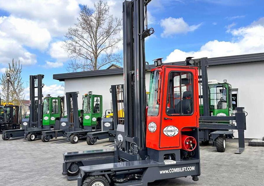 Combilift C4000 / TRIPLEX / 9300MM / FREE LIFT / FORK POSITIONER / GAS / CABIN / LIKE NEW - Четырехсторонний погрузчик: фото 2 Combilift C4000 / TRIPLEX / 9300MM / FREE LIFT / FORK POSITIONER / GAS / CABIN / LIKE NEW - Четырехсторонний погрузчик: фото 2