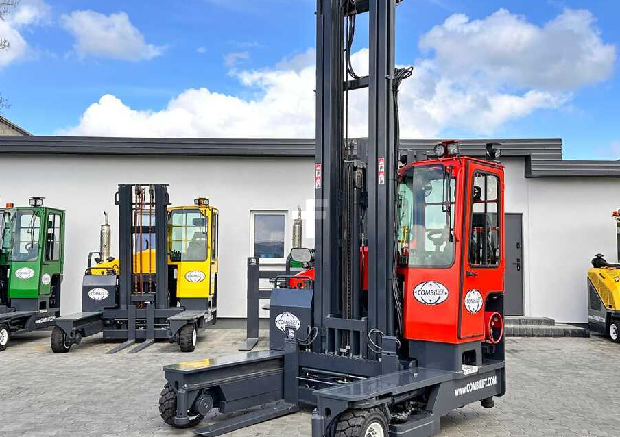 Combilift C4000 / TRIPLEX / 9300MM / FREE LIFT / FORK POSITIONER / GAS / CABIN / LIKE NEW - Четырехсторонний погрузчик: фото 4 Combilift C4000 / TRIPLEX / 9300MM / FREE LIFT / FORK POSITIONER / GAS / CABIN / LIKE NEW - Четырехсторонний погрузчик: фото 4