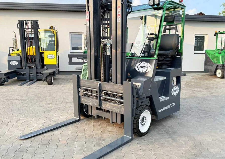 Combilift C4000CB / TRIPLEX - 5200MM / LPG / FREE LIFT / FORK POSITIONER / FORK SIDESHIFT / HEIGHT 2450MM / LIKE NEW - Четырехсторонний погрузчик: фото 1 Combilift C4000CB / TRIPLEX - 5200MM / LPG / FREE LIFT / FORK POSITIONER / FORK SIDESHIFT / HEIGHT 2450MM / LIKE NEW - Четырехсторонний погрузчик: фото 1