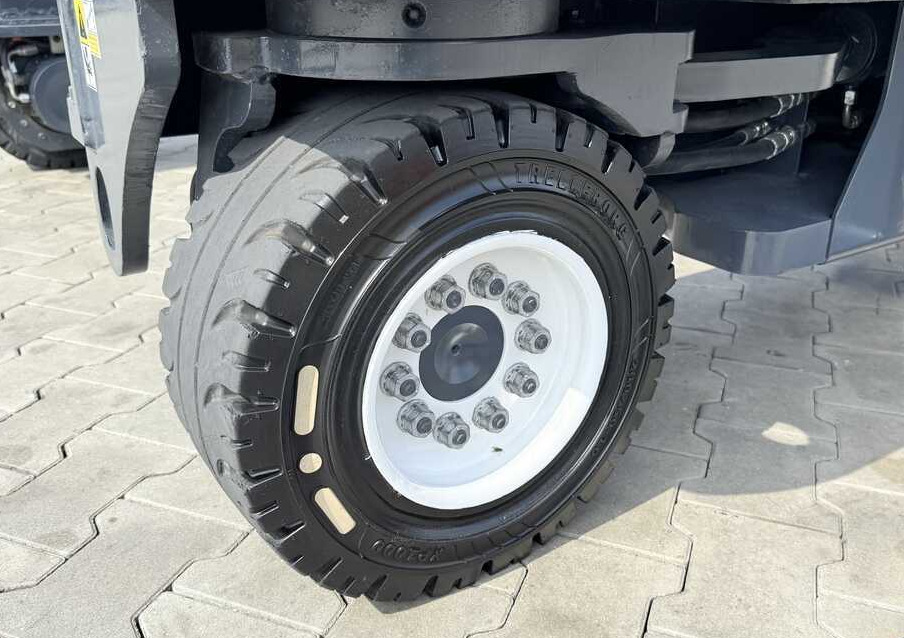 Combilift C4500 / DIESEL / TRIPLEX - 6420MM / FREE-LIFT / WIDE FORK POSITIONER - Четырехсторонний погрузчик: фото 4 Combilift C4500 / DIESEL / TRIPLEX - 6420MM / FREE-LIFT / WIDE FORK POSITIONER - Четырехсторонний погрузчик: фото 4