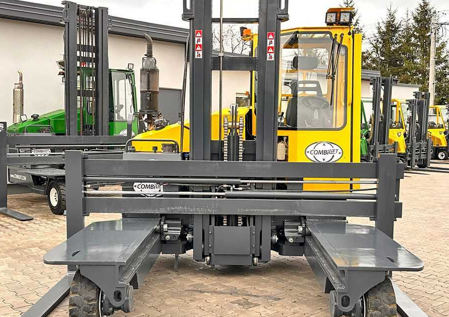 Combilift C4500 / DUPLEX / 4050MM / DIESEL / WIDE POSITIONER / FREE LIFT / SIDESHIFT / LIKE NEW - Четырехсторонний погрузчик: фото 4 Combilift C4500 / DUPLEX / 4050MM / DIESEL / WIDE POSITIONER / FREE LIFT / SIDESHIFT / LIKE NEW - Четырехсторонний погрузчик: фото 4
