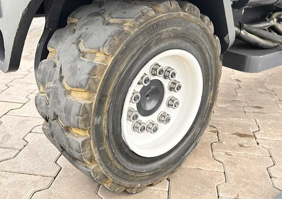 Combilift C4500 / DUPLEX / 4050MM / DIESEL / WIDE POSITIONER / FREE LIFT / SIDESHIFT / LIKE NEW - Четырехсторонний погрузчик: фото 3 Combilift C4500 / DUPLEX / 4050MM / DIESEL / WIDE POSITIONER / FREE LIFT / SIDESHIFT / LIKE NEW - Четырехсторонний погрузчик: фото 3