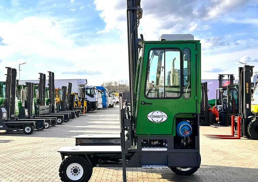 Combilift C5000XL / LPG / AIR CONDITIONING / WIDE POSITIONER / DUPLEX MAST / ADJUSTABLE FORKS / NEW TIRES / EXCELLENT CONDITION! - Четырехсторонний погрузчик: фото 3 Combilift C5000XL / LPG / AIR CONDITIONING / WIDE POSITIONER / DUPLEX MAST / ADJUSTABLE FORKS / NEW TIRES / EXCELLENT CONDITION! - Четырехсторонний погрузчик: фото 3