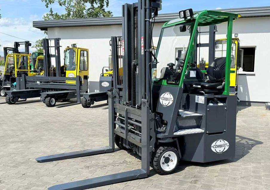 Combilift CB2500 / DIESEL / EXTENDABLE FORKS / TRIPLEX / 5500MM / FREE LIFT / SIDE SHIFT / FORK POSITIONER / LIKE NEW - Четырехсторонний погрузчик: фото 2 Combilift CB2500 / DIESEL / EXTENDABLE FORKS / TRIPLEX / 5500MM / FREE LIFT / SIDE SHIFT / FORK POSITIONER / LIKE NEW - Четырехсторонний погрузчик: фото 2
