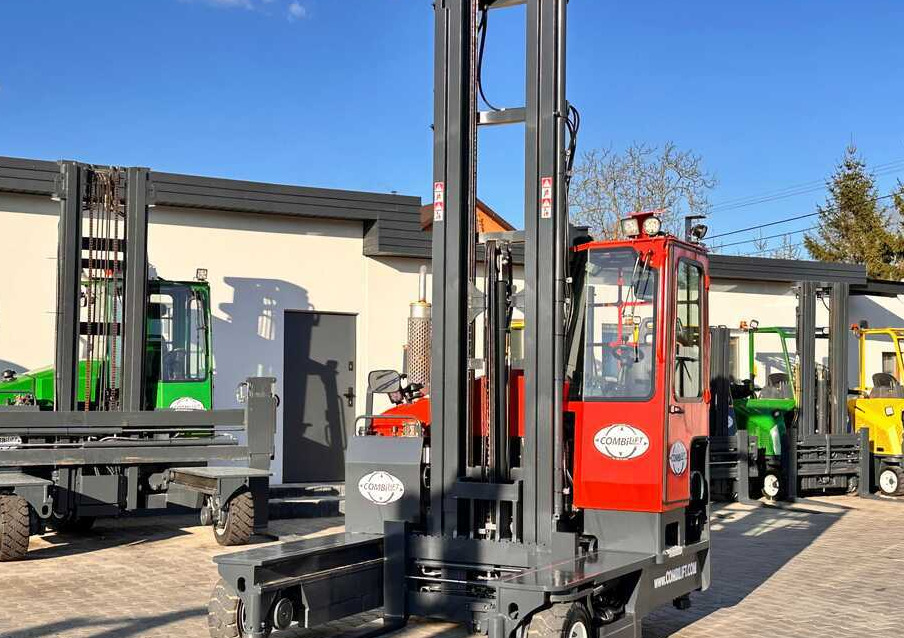 Combilift COMBILIFT C4000 – TRIPLEX 9300 mm – Year 2017 – GAS – FREE LIFT – FORK SIDE SHIFT – CONDITION 5/5 - Четырехсторонний погрузчик: фото 1 Combilift COMBILIFT C4000 – TRIPLEX 9300 mm – Year 2017 – GAS – FREE LIFT – FORK SIDE SHIFT – CONDITION 5/5 - Четырехсторонний погрузчик: фото 1