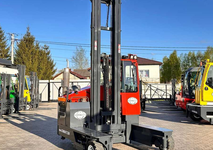 Combilift COMBILIFT C4000 – TRIPLEX 9300 mm – Year 2017 – GAS – FREE LIFT – FORK SIDE SHIFT – CONDITION 5/5 - Четырехсторонний погрузчик: фото 5 Combilift COMBILIFT C4000 – TRIPLEX 9300 mm – Year 2017 – GAS – FREE LIFT – FORK SIDE SHIFT – CONDITION 5/5 - Четырехсторонний погрузчик: фото 5
