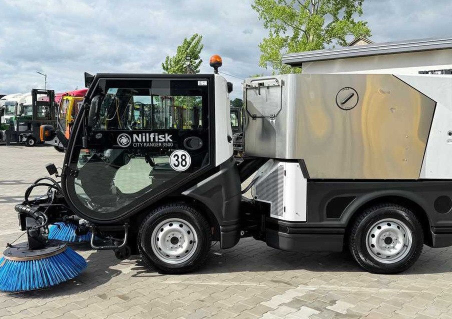 Nilfisk Nilfisk City Ranger 3500 – Articulated Municipal Sweeper | Year 2017 | On - Подметально-уборочная машина: фото 2 Nilfisk Nilfisk City Ranger 3500 – Articulated Municipal Sweeper | Year 2017 | On - Подметально-уборочная машина: фото 2
