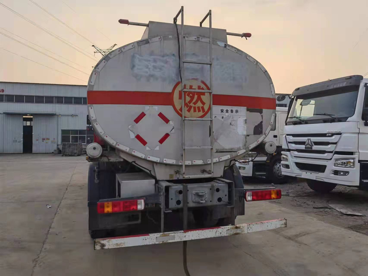 HOWO 20 cubic meters - Грузовик-цистерна: фото 4 HOWO 20 cubic meters - Грузовик-цистерна: фото 4