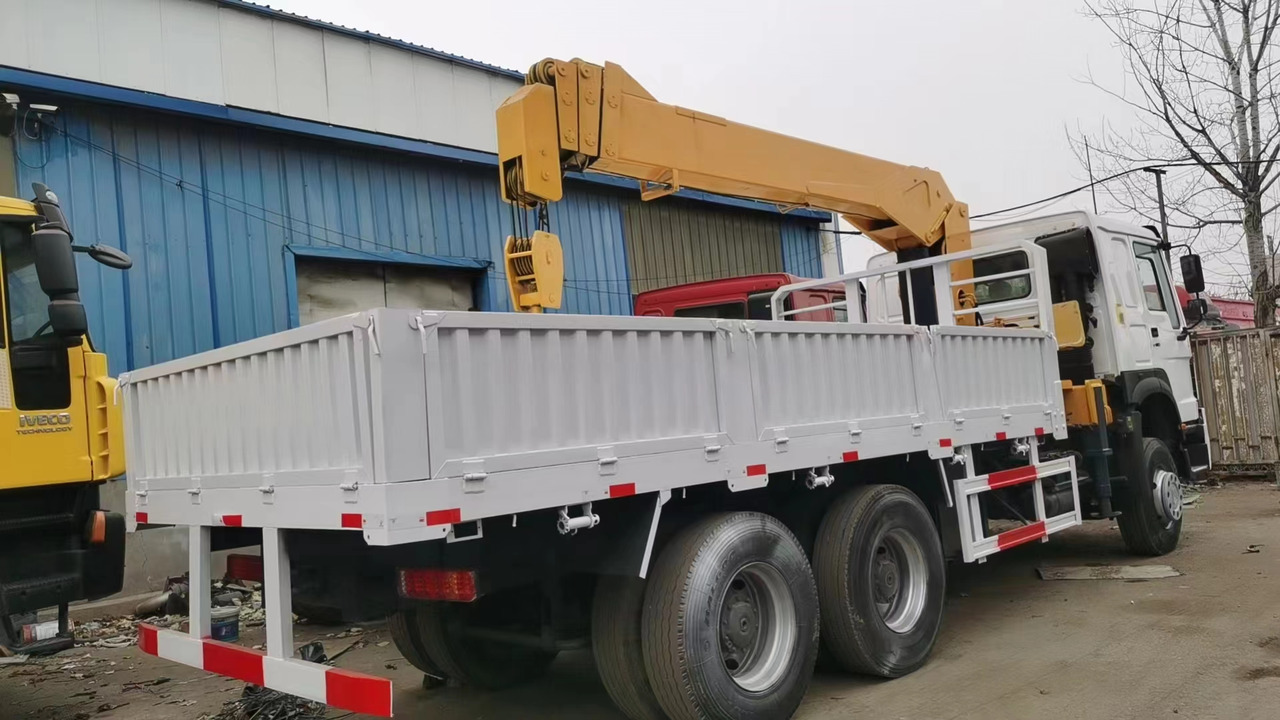 HOWO 371 - Автоманипулятор: фото 3 HOWO 371 - Автоманипулятор: фото 3