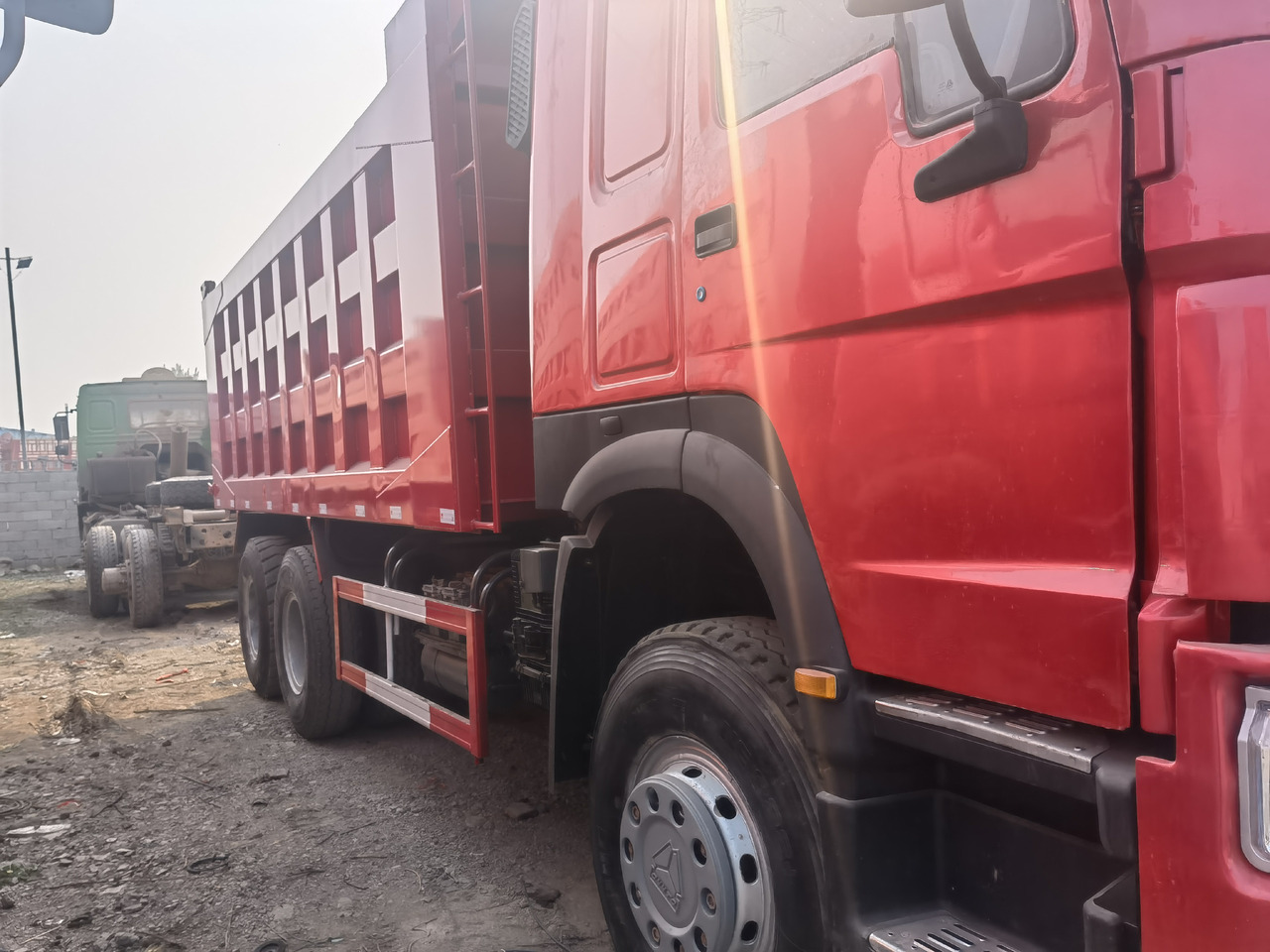 HOWO HOWO 6*4 371 dump truck - Самосвал: фото 4 HOWO HOWO 6*4 371 dump truck - Самосвал: фото 4