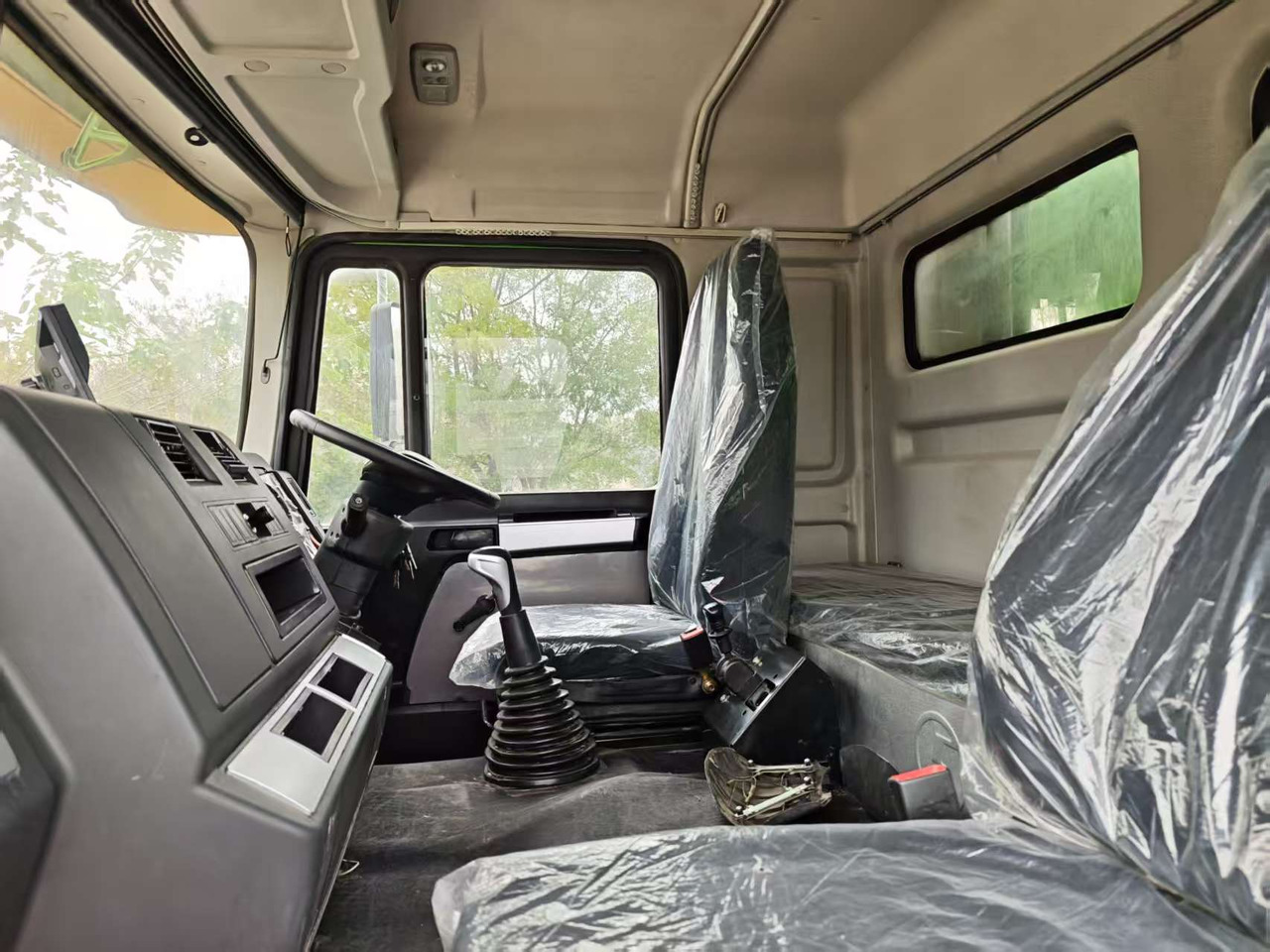 Грузовик-цистерна SHACMAN F3000: фото 6 Грузовик-цистерна SHACMAN F3000: фото 6