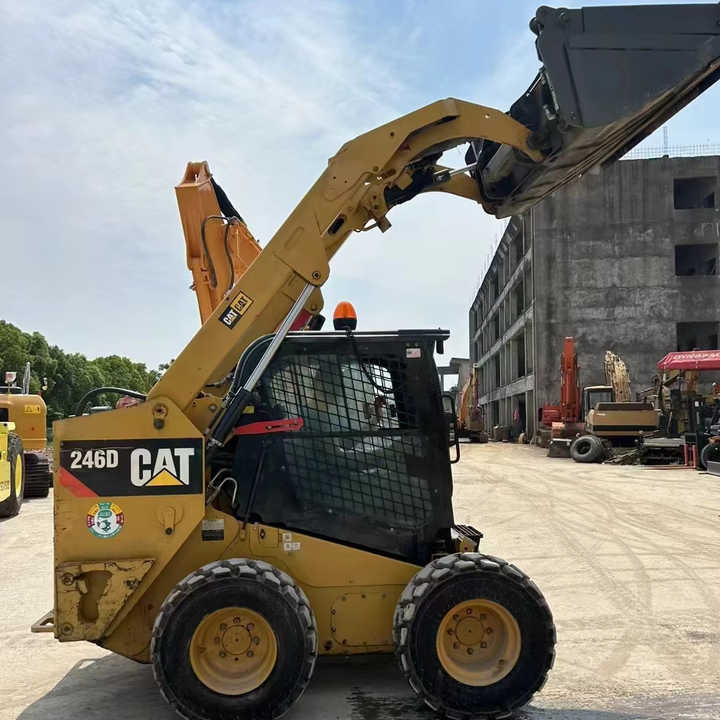 90% New Front Loader Tractor CAT 246D Skid Steer Loader / Used Cat 226B 246C 246d Mini Skid Steer Loader in Stock - Мини-погрузчик с бортовым поворотом: фото 1 90% New Front Loader Tractor CAT 246D Skid Steer Loader / Used Cat 226B 246C 246d Mini Skid Steer Loader in Stock - Мини-погрузчик с бортовым поворотом: фото 1