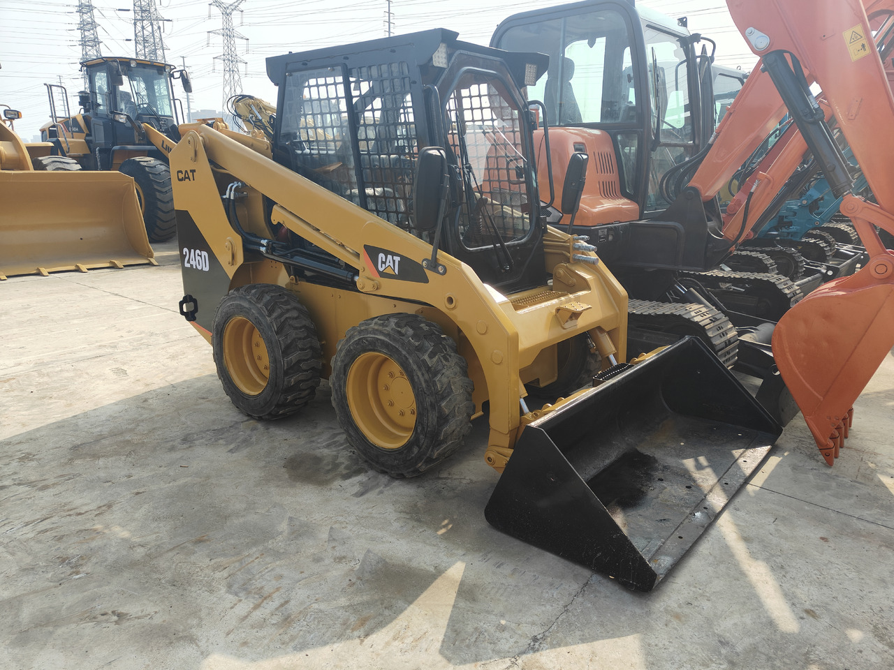 CATERPILLAR Used skid-steer CAT246D - Мини-погрузчик с бортовым поворотом: фото 3 CATERPILLAR Used skid-steer CAT246D - Мини-погрузчик с бортовым поворотом: фото 3