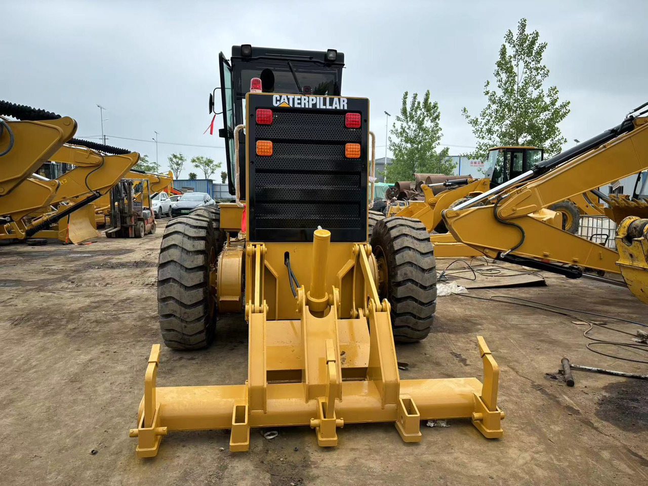 CATERPILLAR used second-hand grader CAT140K - Грейдер: фото 4 CATERPILLAR used second-hand grader CAT140K - Грейдер: фото 4