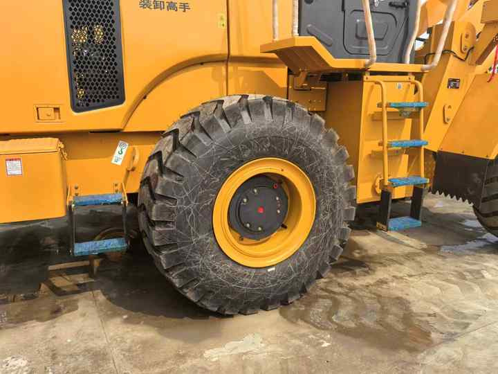 China Famous Brand LiuGong Medium-sized Wheel Loader LiuGong 856N Loader for Earthmoving, Mining, Construction for Sale - Колёсный погрузчик: фото 5 China Famous Brand LiuGong Medium-sized Wheel Loader LiuGong 856N Loader for Earthmoving, Mining, Construction for Sale - Колёсный погрузчик: фото 5