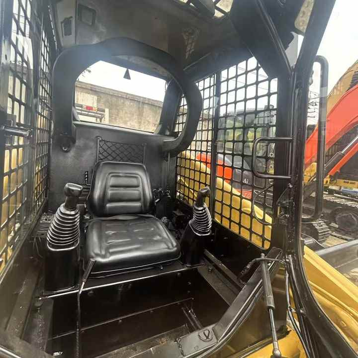 High Quality Used Cat 246D3 Excavator with Low Working Hours and Best Price Used Cat 246D3 Machine with Cheap Price for Sale - Мини-погрузчик с бортовым поворотом: фото 3 High Quality Used Cat 246D3 Excavator with Low Working Hours and Best Price Used Cat 246D3 Machine with Cheap Price for Sale - Мини-погрузчик с бортовым поворотом: фото 3