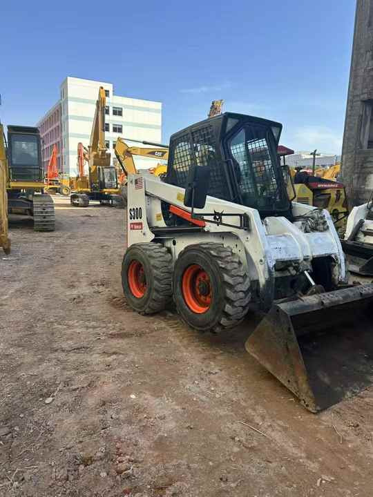 Second Hand BOBCAT S300 Skid-steer Loader with Very Good Performance Is for Sale at a Low Price - Мини-погрузчик с бортовым поворотом: фото 3 Second Hand BOBCAT S300 Skid-steer Loader with Very Good Performance Is for Sale at a Low Price - Мини-погрузчик с бортовым поворотом: фото 3
