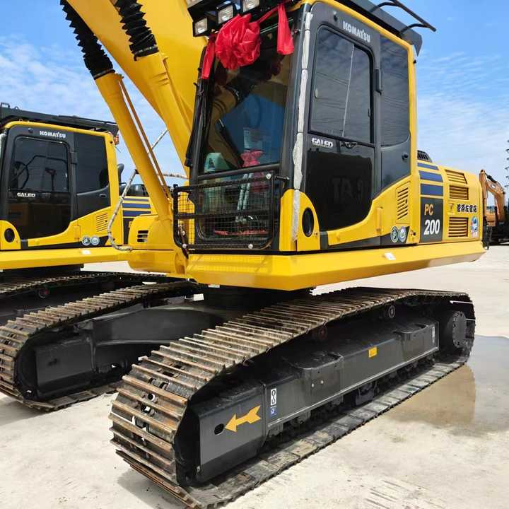 USED komatsu Pc200-8 Excavator with Good Condition for Sale - Гусеничный экскаватор: фото 3 USED komatsu Pc200-8 Excavator with Good Condition for Sale - Гусеничный экскаватор: фото 3