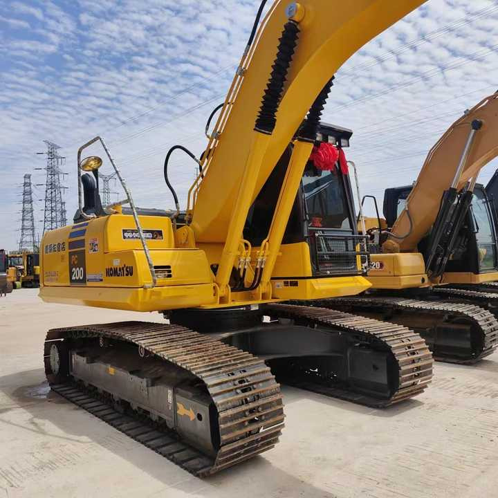 USED komatsu Pc200-8 Excavator with Good Condition for Sale - Гусеничный экскаватор: фото 4 USED komatsu Pc200-8 Excavator with Good Condition for Sale - Гусеничный экскаватор: фото 4
