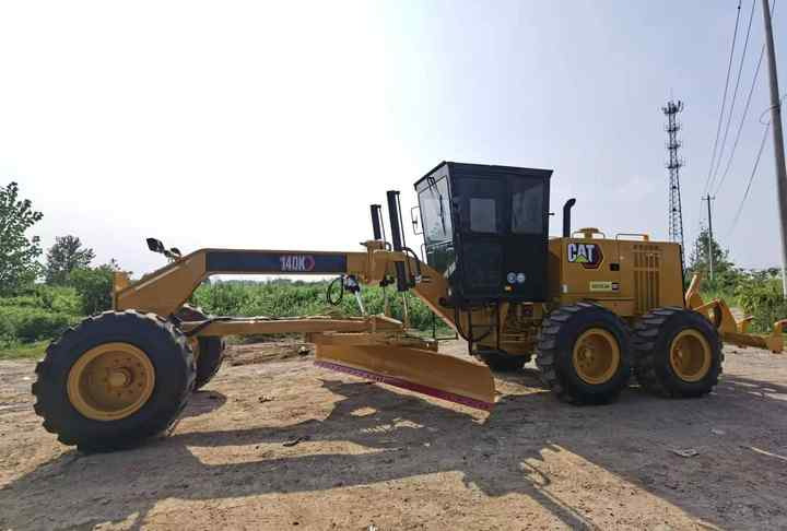 Used Caterpillar CAT 140k Land Road Motor Grader CAT140k Used Grader Cheap Price for Sale - Грейдер: фото 5 Used Caterpillar CAT 140k Land Road Motor Grader CAT140k Used Grader Cheap Price for Sale - Грейдер: фото 5
